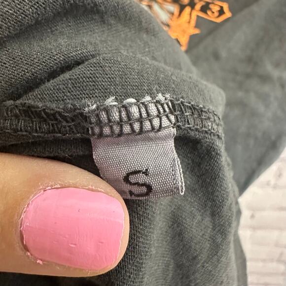 Affliction Deep V Mesh Insert Short Sleeve Tee Gray Orange Size Small - Picture 4 of 5